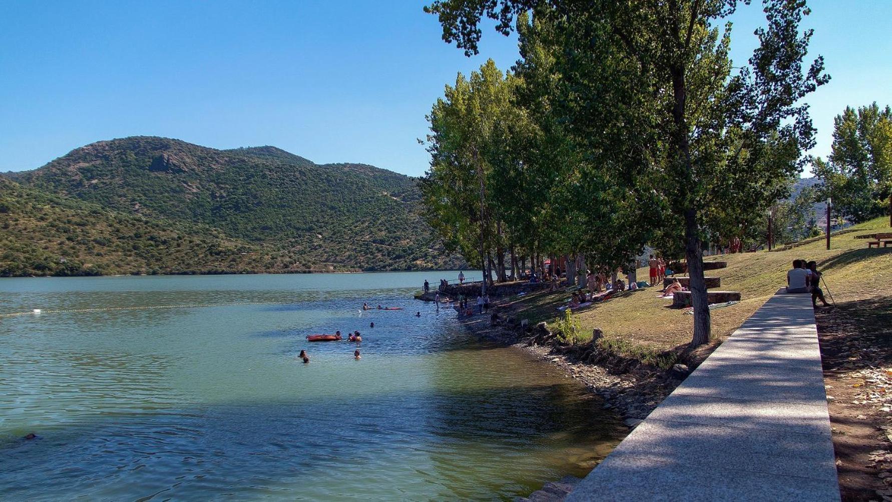 Anju-Pardal Villa Mogadouro  Luaran gambar